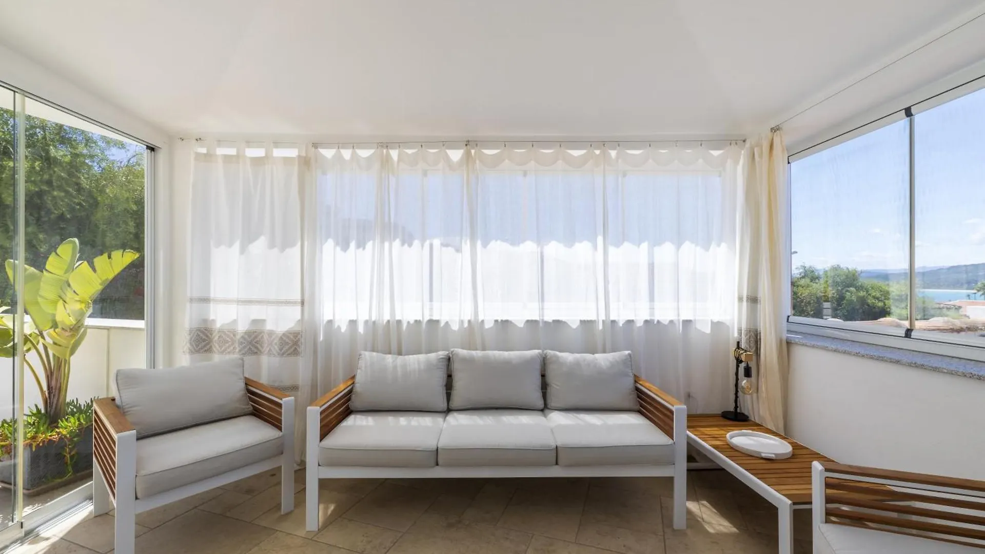 Casa Vacanze Zeffiro Vista Mare Con Giardino 아르바탁스