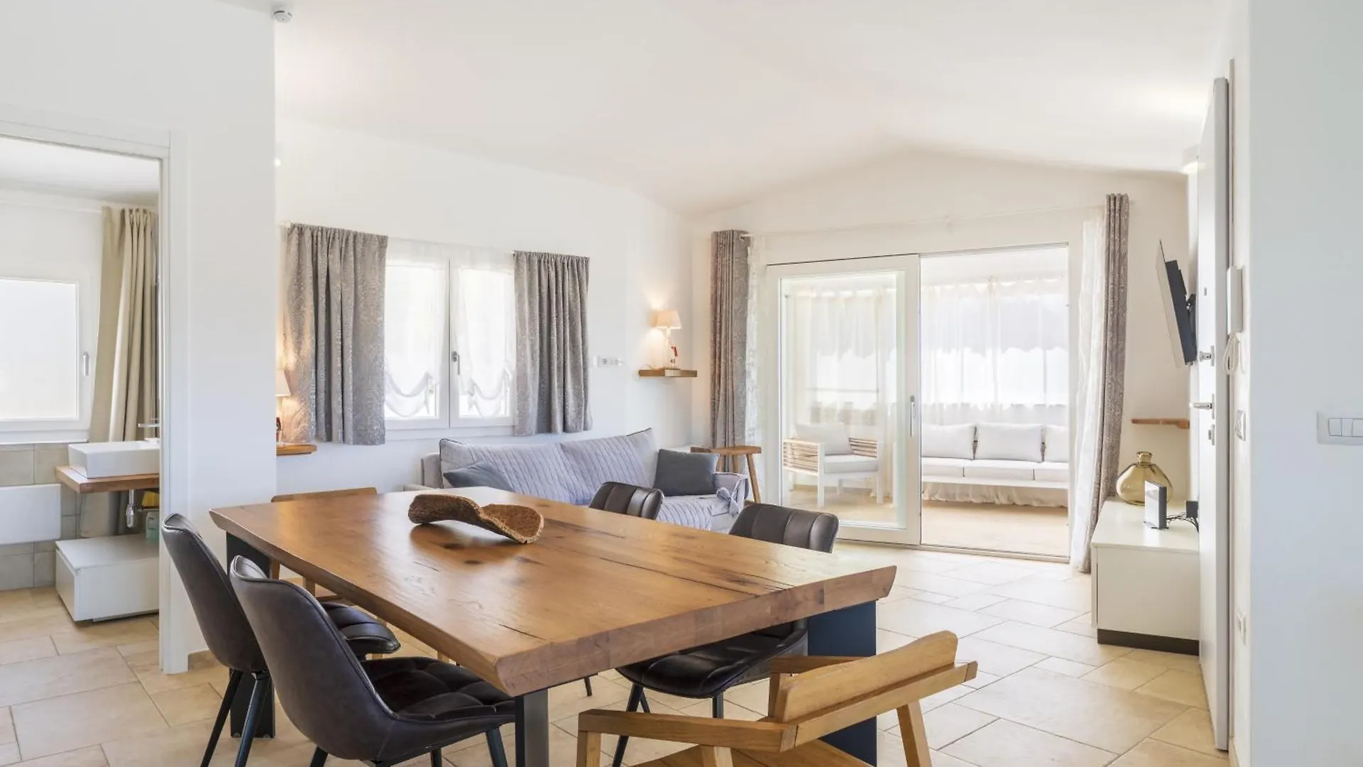 Casa Vacanze Zeffiro Vista Mare Con Giardino 아르바탁스 0*,